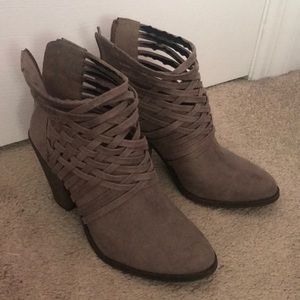 Women’s size 9 Fergalicious ankle boots